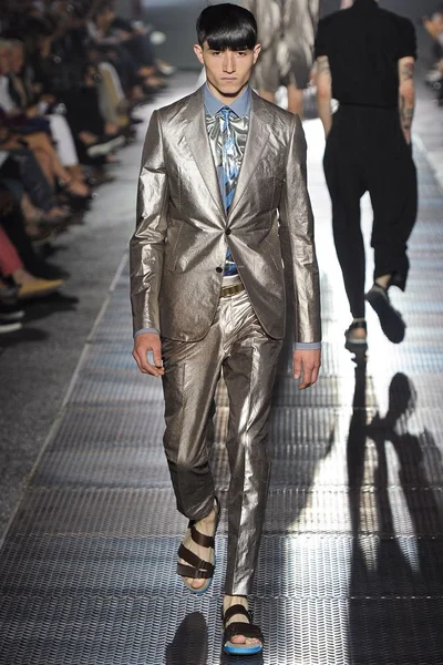 Look 39
